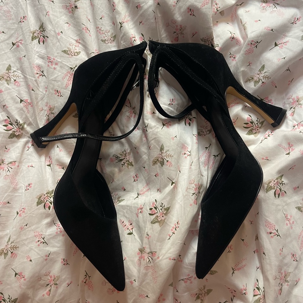 7 1/2 Marc Fisher Pointed Toe Heels